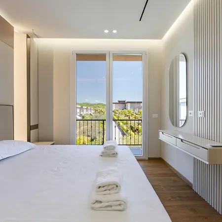 White Escape 3br Luxury Lalzi By Pikhost Villa