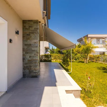 White Escape 3br Luxury Lalzi By Pikhost