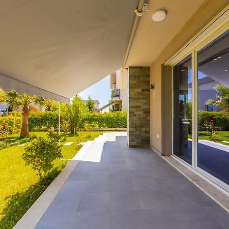 White Escape 3br Luxury Lalzi By Pikhost