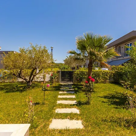 White Escape 3br Luxury Lalzi By Pikhost