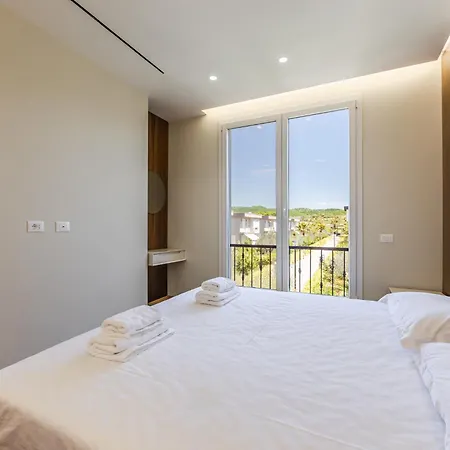 White Escape 3br Luxury Lalzi By Pikhost Villa *