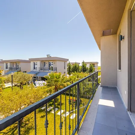 White Escape 3br Luxury Lalzi By Pikhost Villa